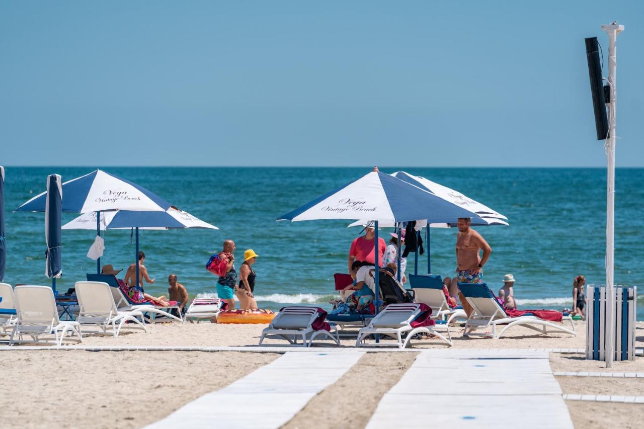Moonlight Mamaia Apartments Exterior photo